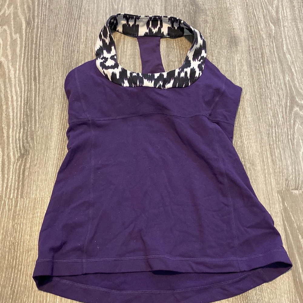 Lululemon shirt with built-in bra size 6-8 no tags